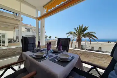 Image de Appartement élégant et spacieux avec vue sur la mer!