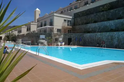 Image de Maison moderne et confortable, dans un complexe avec piscine