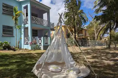 Image de 2 bed Apt for solo travellers, couples & remote workers + car share option