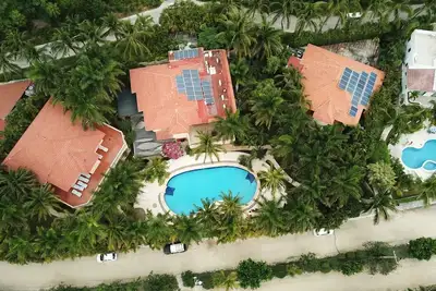 Image de 2 minutes walking to the beach! Family-sized villa with pool and private beach