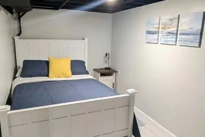 Image de Near Midway Newly remodeled