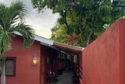 Charmingly Authentic Curaçao D centrally located\n