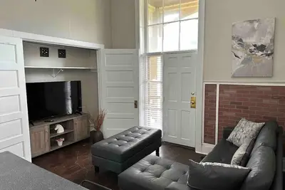 Image de The Harrison A / 1bd/1ba Apt steps from Riverfront