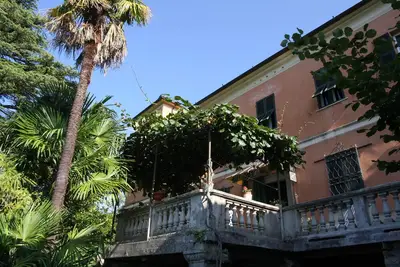 Image de Belles suites dans une villa ancienne, près des Alpes de marbre et des côtes toscanes et liguriennes