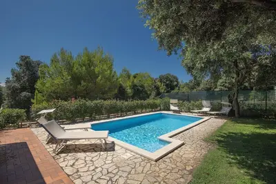 Image de Villa avec piscine privée chauffée, Bbq, fléchettes