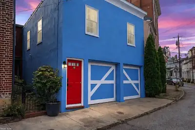 Image de Downtown on Fleet St. desirable home with garage parking and Ev Walk everywhere