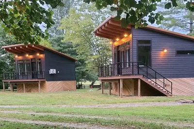 Image de Two Bourbon Barrel Cabins