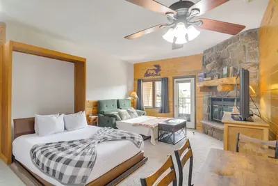 Image de 2 Mi to Granby Ranch: Mtn Condo w/ Hot Tub!