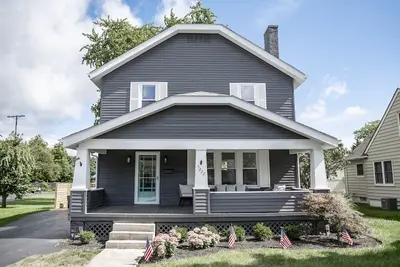 Image de 3 Br cozy + renovated walkable downtown stay