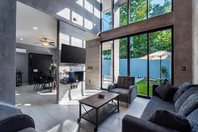 Image de New Build 10 min walk to the Turtle Release Beach -Pool - 2 mins to downtown