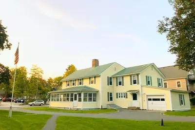 Image de Historic Rectory Retreat in Stockbridge – Getaway for 8-12 Guests