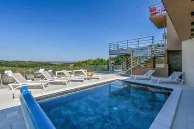 Image de Superbe maison à Radovan avec sauna