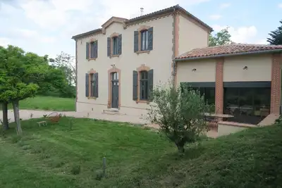 Image de Maison campagne Gers, au coeur des coteaux du Savès, avec vue sur les Pyrénées.