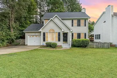 Image de Family Friendly Retreat in Rdu with all the convenience -- 3 Bd / 2. 5 Ba