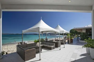 Image de Luxury Beachfront condo @ Sapphire Bay West/Crystal Cove
