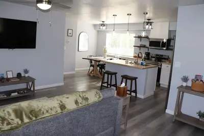 Image de 3br Home Sleeping 6 Near Downtown Palmer With Mountain View’s
