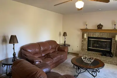 Image de in unique location, walking distance from Walmart, Starbucks and restaurants