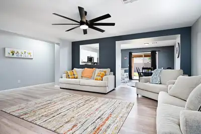 Image de New beautiful home near stadium!