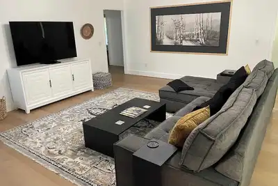 Image de Quiet 3br Near Hospital & Georgia Southern | 2 King Beds + Workspace