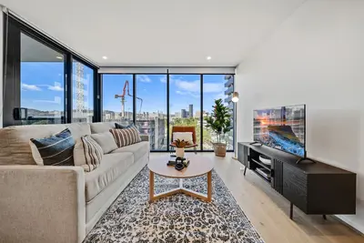 Image de Chic 1-Bed with Sophisticated Decor, Gym & Pool