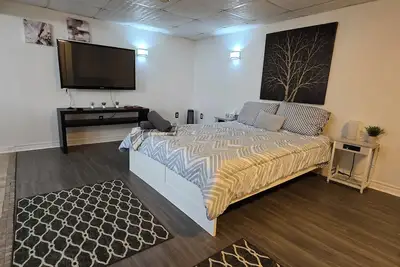 Image de Spacious, Pet Friendly Basement Apartment