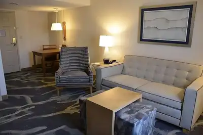 Image de Your Relaxing Getaway Awaits! Full Kitchen, Free Breakfast, Pool, Pet-friendly!
