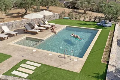\"Drosia Villa\" Private Nature Getaway!