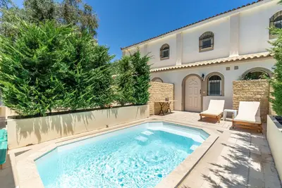 Image de Appartement 'Doliva Erietta with Private Pool' avec vue sur la montagne, Wi-Fi et climatisation
