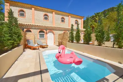 Image de Appartement 'Doliva Chris' avec piscine privée, vue sur les montagnes, Wi-Fi et climatisation