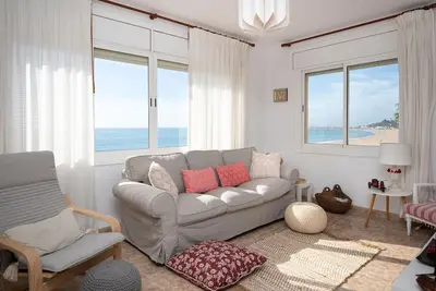 Image de At101 Baix a Mar: Apartamento con A/A en primera línea de la playa Baix a Mar