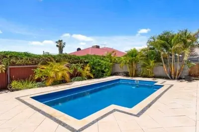 Image de Four bedroom family home with pool