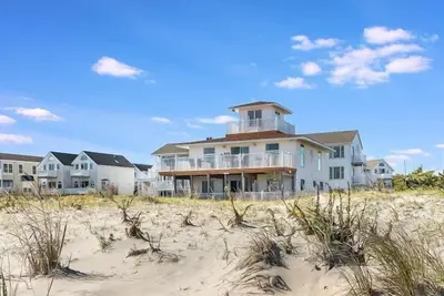 Image de Now Booking 2026! 2 Read St. - The rarest unicorn you will find in Dewey Beach!