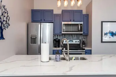 Image de 4 Apartments in 1 Historic Home! Sleep Up to 18, Perfect for Groups or Families