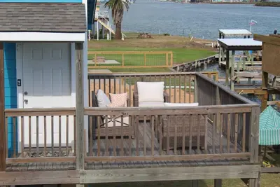 Image de Fishing Cottage on Icw facing Sargentbeach with dock night fishing lights 2rooms