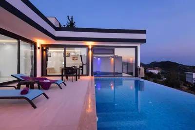 Image de 'Honeymoon' Villa Sea Views and Secluded Infinity Pool, Heated Indoor Pool Sauna