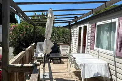 Image de Chalet spacieux avec terrasse meublée