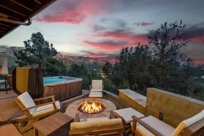 Image de Uptown Home w/ Amazing Views and Hot Tub