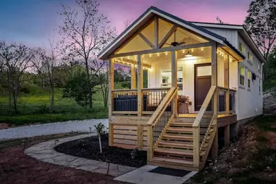 Image de Tiny Home on Price Coffee Rd! Sleeps 6!