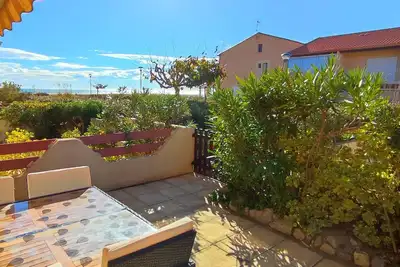 Image de Magnifique Rez-de-jardin Soigné, à 20m de la Plage!