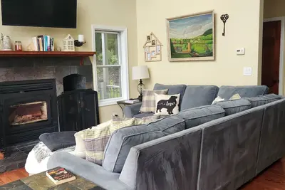 Image de Mountain side house with game room, hot tub, firepit 1 mile from Lambertville