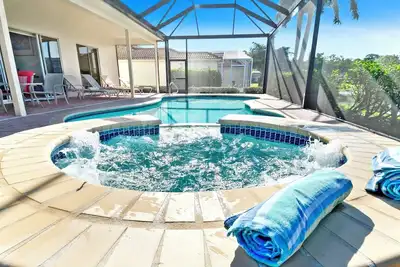 Image de Altaira - Top Location, Lake View, Pool, Spa, 4 Bed