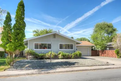 Image de Charming 3-Bedroom House, Lake Tahoe's breathtaking shores are just 30 min away!