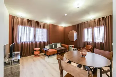 Image de Modern two-bedroom apartment near the Royal Palace 02