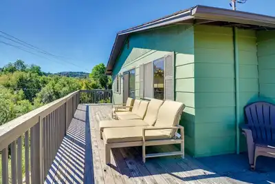 Image de 1 Mi to Whiskey Row: Home w/ Fire Pit & Deck