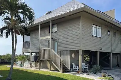 Image de Condo w use of a 10k boat lift. 5min to open water. Tarpon capital 15min away