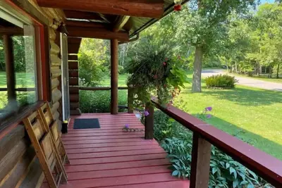 Image de Log Home w/ Shared Beach and Game Room.