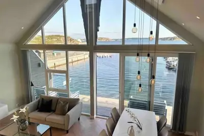 Image de Exclusive fjord suite with beach access
