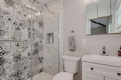 Image de Walk to Bank of America Stadium - 2 Br\n\n