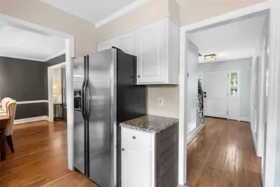 Image de Cozy family home with Baby Gear in Prime Location\n\n