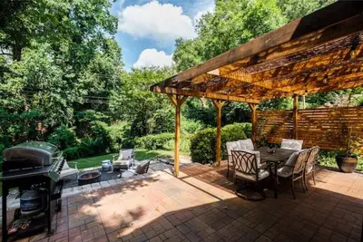 Image de Comfy cozy laid back cottage\n\n